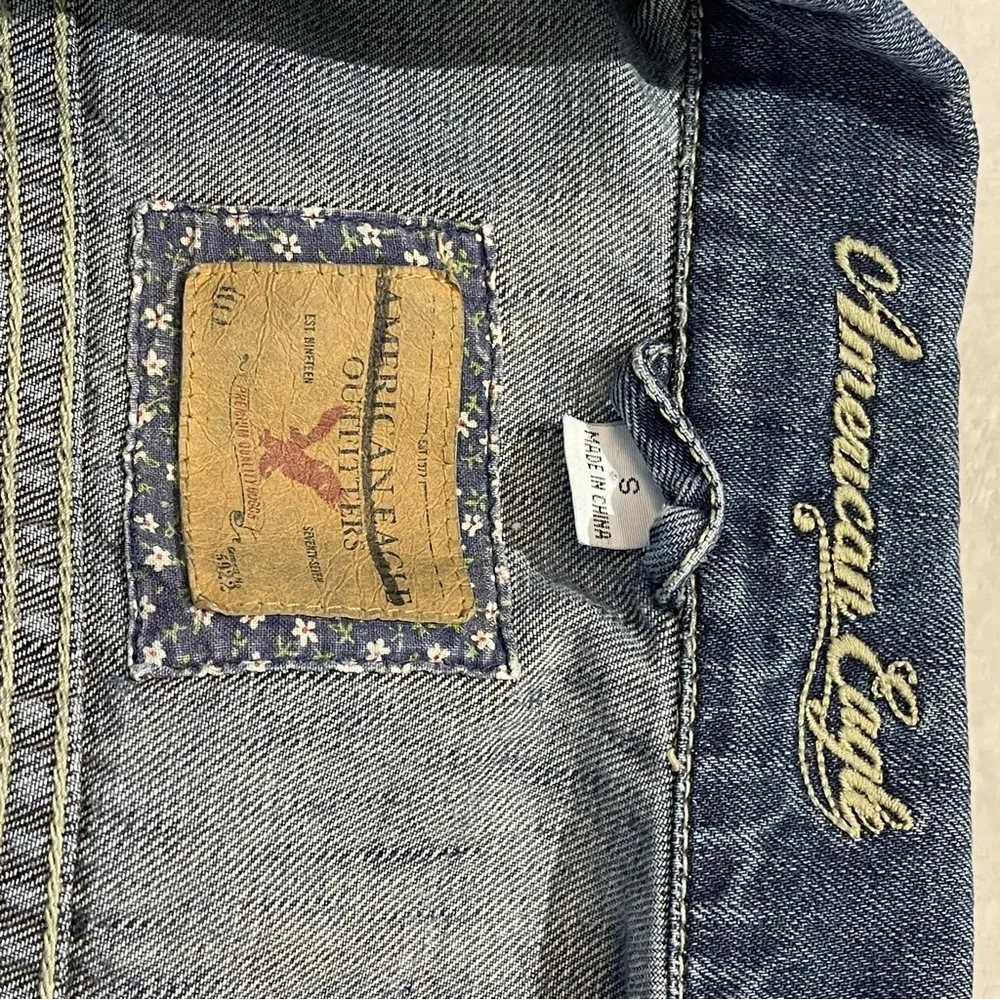 AMERICAN EAGLE WOMENS SIZE S DENIM JACKET